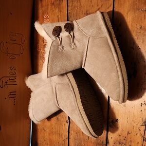 BearPaw Cow Sheep Skin Wool Booties Size 8